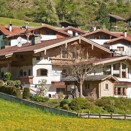 Adlerhorst , Gstan 31 アパート フィンケンベルク